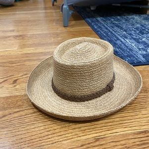 EUC Gigi Pip straw hat🐎